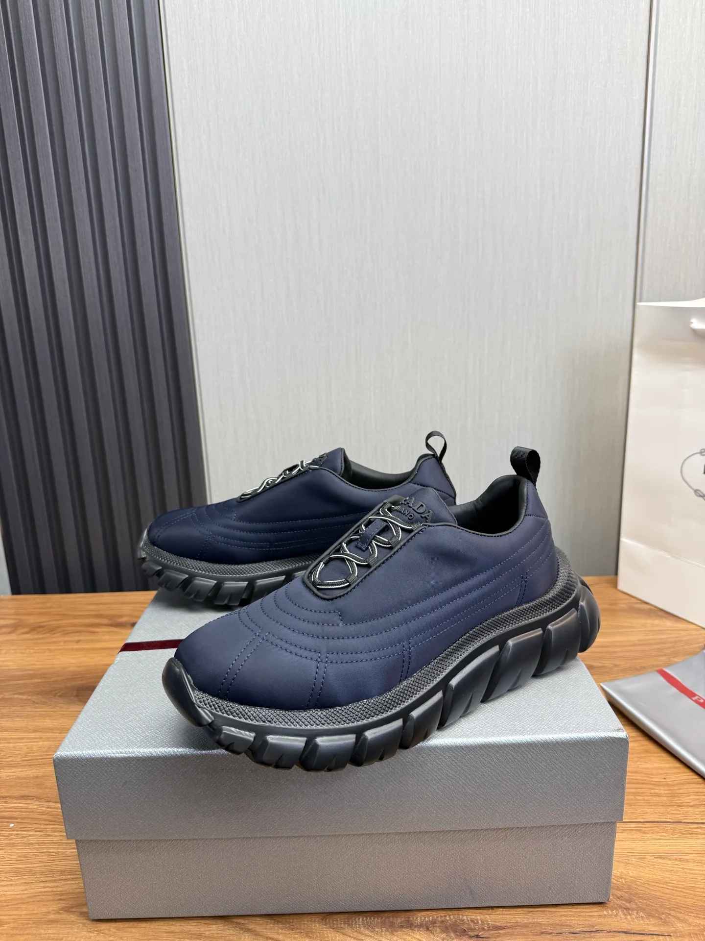 Men's shoes 💰580💰 [PRADA] Men's shoes are popular in the counter, official website synchronization, 1 high-quality shipment ✔️Imported waterproof fabric + cowhide lining, 1🆚1 replica, original sole, 38-45 (45 customized, non-refundable)